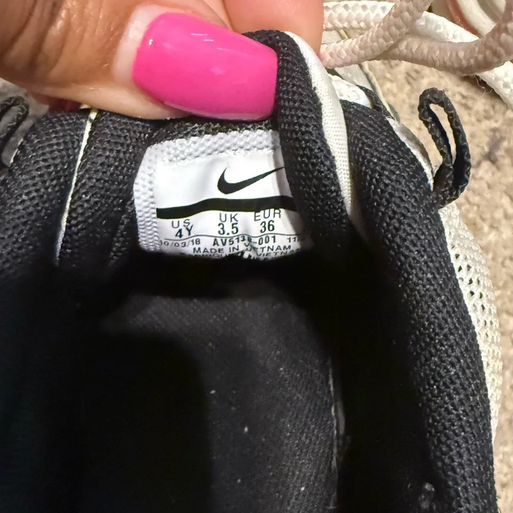 Stylish Nike Air Max Sneakers in Black, White, and Yellow size 4